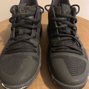 Nike Kylie 4 Basketball shoes